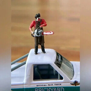 Hand Painted HO 1:87 | Texas Chainsaw | Figurine | Miniature